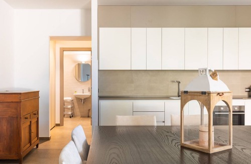 Perugia Apartment | GuestHost - Cozy apartment equipped with all comforts to accommodate up to 6 people, with two bedrooms and two bathrooms. The accommodation is located in a modern condominium complex with a shared swimming pool and enjoys a pleasant view of the shared ga
