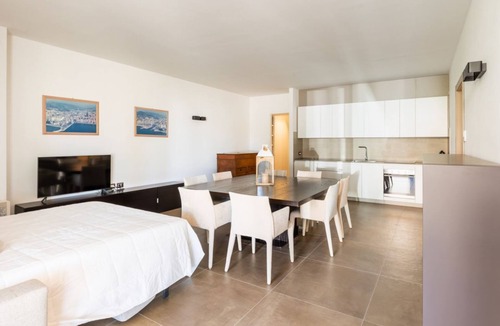 Perugia Apartment | GuestHost - Cozy apartment equipped with all comforts to accommodate up to 6 people, with two bedrooms and two bathrooms. The accommodation is located in a modern condominium complex with a shared swimming pool and enjoys a pleasant view of the shared ga