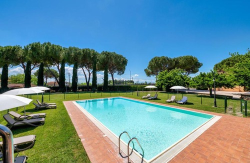 San Martino in Campo Apartment | GuestHost - Il Casale dei Gelsi - 7 Apartments with Pool & Garden