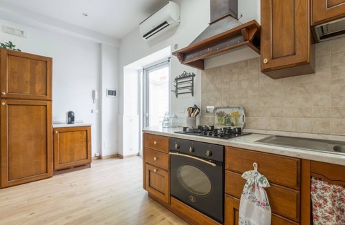 Aci Trezza Apartment | GuestHost - Spacious 120 sqm apartment in Aci Castello, ideal for 6 people. Features a balcony, private garden, and air conditioning. Aci Castello is a picturesque coastal town in Sicily, famous for its charming Norman castle by the sea. Perfect for thos