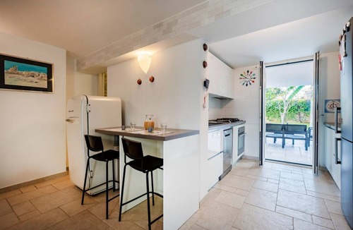 Municipio 5 Villa | GuestHost - Wonderful villa on two levels, 125 sqm, comfortably hosting 6 people. Modern, carefully designed furniture creates a relaxing, paradisiacal atmosphere. Located just 2 minutes' walk from Palese seafront, near the famous Titolo and Moretti beac