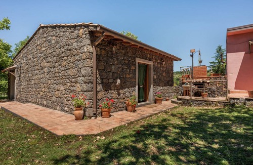 Maletto House | Hill-View Villa in Maletto with Garden