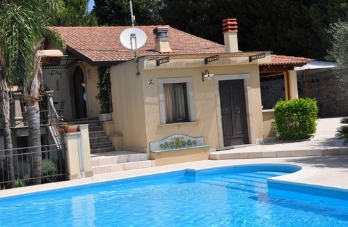 Pace del Mela Villa | Hillside villa with pool
