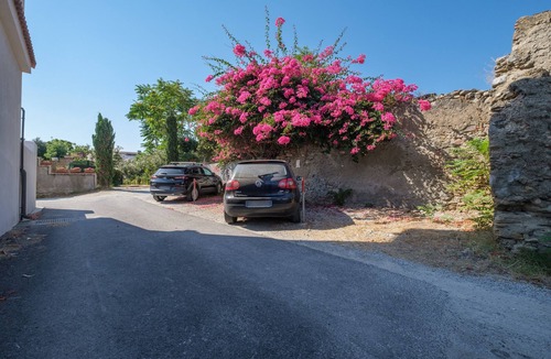 Barcellona Pozzo di Gotto House | Holiday Home 'Josephine' with Sea View, Balcony & A/C