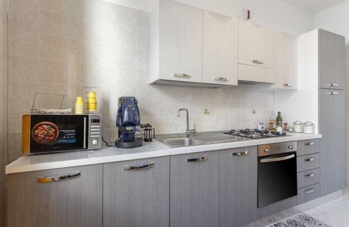 Contessa Entellina Apartment | Holiday Apartment "Contessa Vacanze Byron" with Mountain View, 2 Balconies & Wi-Fi