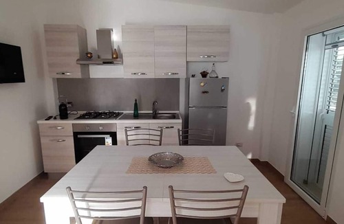 Caltagirone Apartment | Holiday Apartment 'Appartamento 1 con Piscina' with Pool, Balcony & A/C