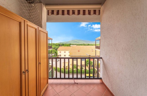 Fertilia Apartment | Holiday Apartment ‘Amantiosu Casa Vacanze’ with Air Conditioning & Balcony