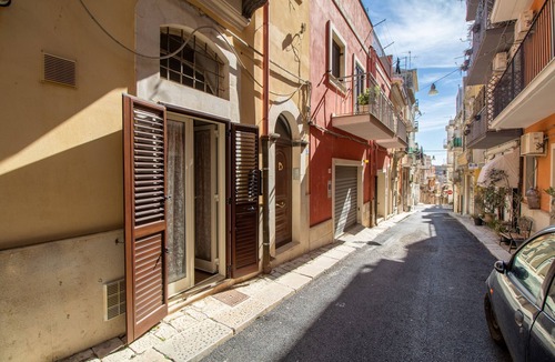 Ragusa Apartment | Holiday Apartment "Casa Carmela 53" with Wi-Fi and Air Conditioning