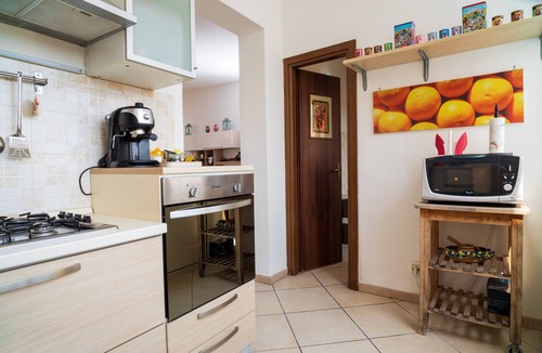 Monte Po-Nesima-San Leone-Rapisardi Apartment | Holiday Apartment "Casa Cairoli" with Balcony & A/C