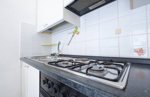 Canneto Apartment | Holiday Apartment "Case Vacanza Armando Mono Salina" near Beach with Shared Terrace & Wi-Fi
