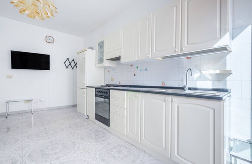 Canneto Apartment | Holiday Apartment "Case Vacanza Armando Bilo Vulcano" near Beach with Balcony & Wi-Fi