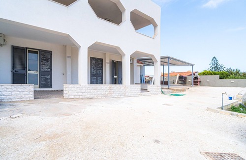 Granelli Apartment | Holiday Apartment "Il Pescatore" with Sea View, Shared Terrace & A/C