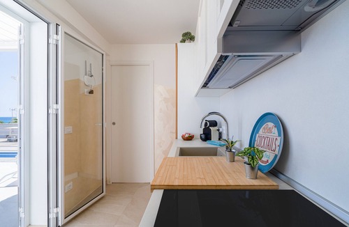 Noto Marina Apartment | Holiday Apartment "Greta Vista Mare" with Sea View, Private Terrace & Wi-Fi