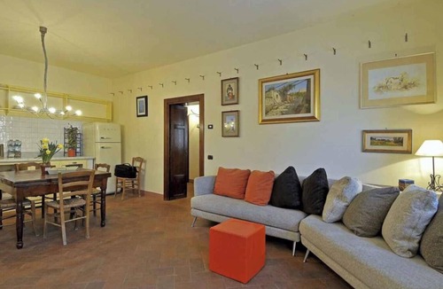 Montecarlo Apartment | Holiday apartment on an estate with outdoor pool
