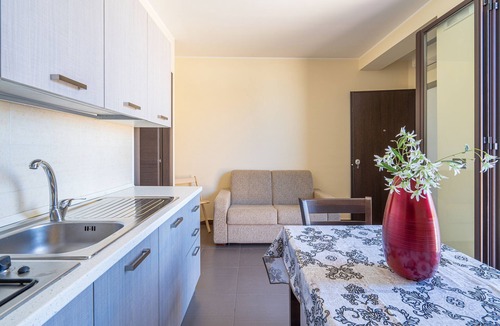 Cassibile Apartment | Holiday Apartment "San Martino Sofia" with Private Terrace, Balcony & Wi-Fi