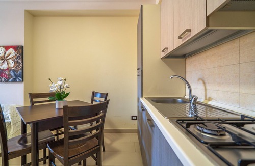 Cassibile Apartment | Holiday Apartment "San Martino Giorgia" with Balcony & Wi-Fi