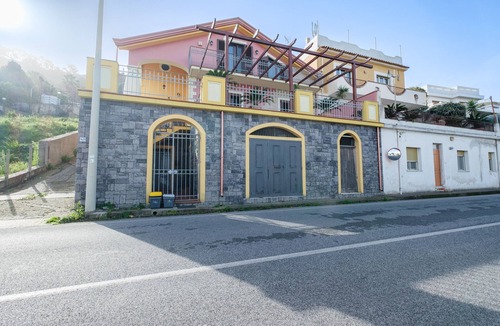 Capo Peloro Apartment | Holiday Apartment "Tyrrhenian Sea" with Sea View, Terrace & Wi-Fi
