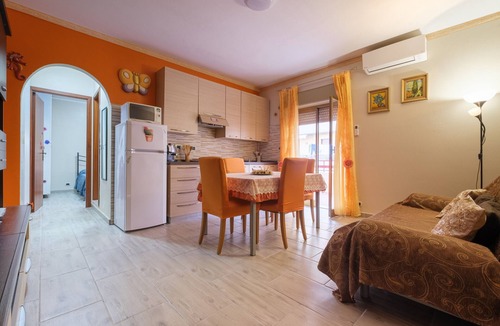 Chianchitta-Trappitello Apartment | Holiday Apartment "vicino Taormina" with Private Balcony & Wi-Fi