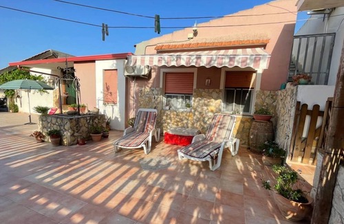 Granelli Villa | (Holiday Apartment) Villa Tanasi just 50 meters from the sea!