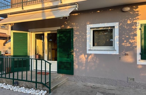 Querceta House | Holiday Home 'La Colombaia Dei Pagliai' with Private Terrace, Private Garden and Wi-Fi