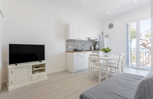 Isola delle Femmine House | Holiday Home 'Ludovica' with Sea View, Wi-Fi and Air Conditioning