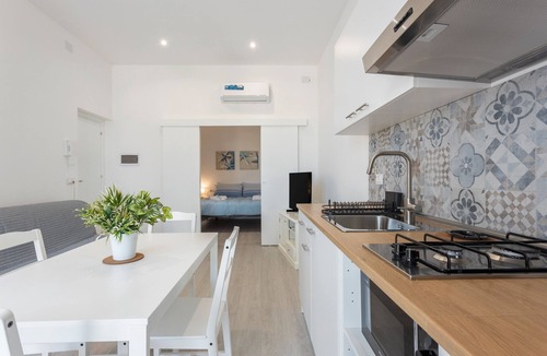 Isola delle Femmine House | Holiday Home 'Ludovica' with Sea View, Wi-Fi and Air Conditioning