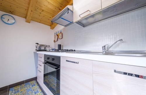 Pace del Mela Apartment | Holiday Home 'Appartamento Smeralda' with Private Terrace, Wi-Fi and Air Conditioning