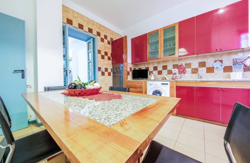 Pace del Mela Apartment | Holiday Home 'Appartamento Marika' with Private Terrace, Wi-Fi and Air Conditioning