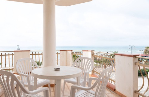 Seccagrande House | Holiday Home 'Appartamento D - Le Terrazze' with Sea View, Wi-Fi and Air Conditioning