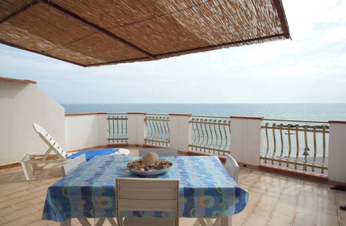 Seccagrande House | Holiday Home 'Appartamento A - Le Terrazze' with Sea View, Wi-Fi and Air Conditioning