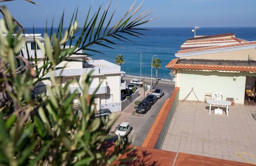 Capo d'Orlando House | Holiday Home 'Attico Sul Mare' Pet-Friendly with Sea View, Terrace and Wi-Fi
