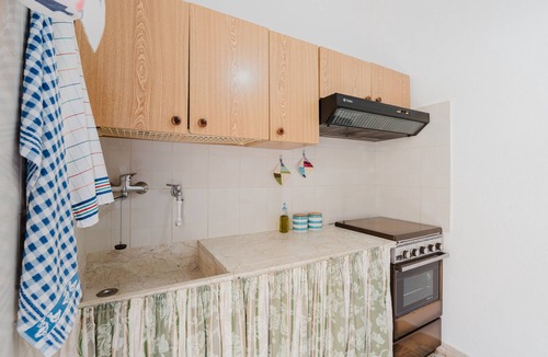 Petrosino House | Holiday Home 'Casa Damari-Fronte Spiaggia' with Sea View and Private Terrace