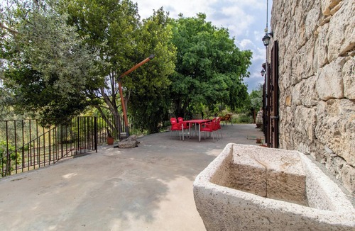 Campanella-Gianforma House | Holiday Home 'Casa Il Carrubbo' with Garden, Terrace & Wi-Fi