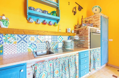 Falaride House | Holiday Home 'Casale Siculo' with Wi-Fi, Garden and Terrace