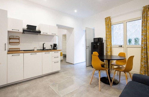 Ruggero Settimo House | Holiday Home 'Casanica2' with Shared Terrace & Wi-Fi