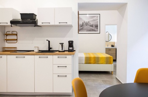 Ruggero Settimo House | Holiday Home 'Casanica2' with Shared Terrace & Wi-Fi