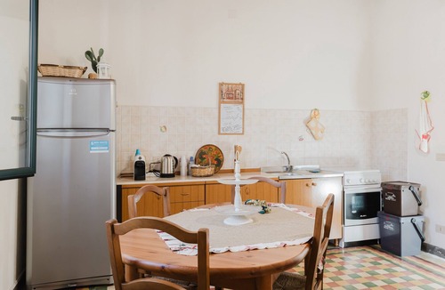 Custonaci House | Holiday Home 'Da Giovanni A Custonaci' with Balcony, Wi-Fi and Air Conditioning