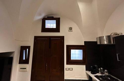 Pantelleria House | Holiday Home 'Dammuso Cristoforo Colombo' with Wi-Fi and Air Conditioning