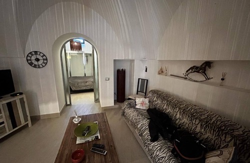 Pantelleria House | Holiday Home 'Dammuso Cristoforo Colombo' with Wi-Fi and Air Conditioning