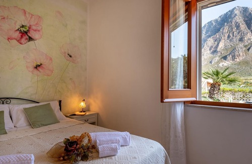 Cornino House | Holiday Home "Dolce Tramonto" Near Beach with Mountain View, Garden & Wi-Fi