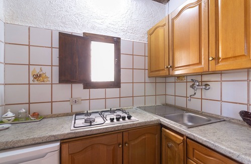 Buseto Palizzolo House | Holiday Home 'Fattoria Spezia - Limone' with Shared Pool, Shared Garden and Wi-Fi