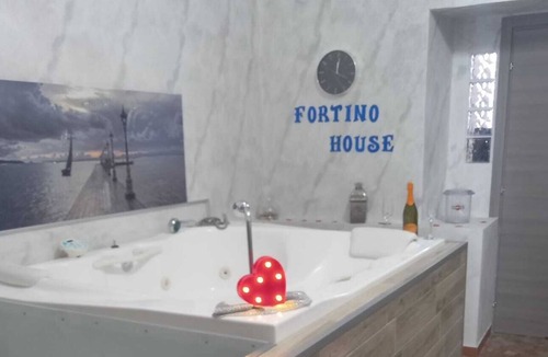 Monte Po-Nesima-San Leone-Rapisardi House | Holiday Home "Fortino House" with Mountain View, Whirlpool, A/C & Wi-Fi