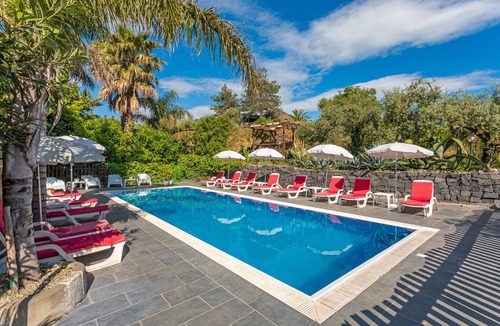 Piedimonte Etneo Apartment | Holiday Home 'Gelso' with Sea View, Wi-Fi and Air Conditioning