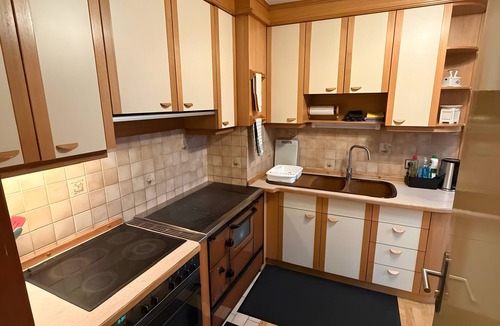 Wolfsberg House | Holiday Home 'Gemütliches Haus in Stadtnähe' with Private Garden, Balcony and Wi-Fi