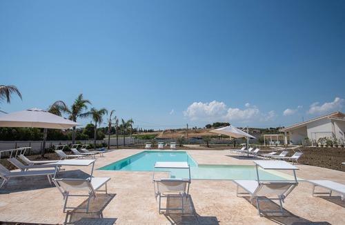 Menfi House | Holiday Home 'Gioberta 1' with Garden, A/C & Wi-Fi