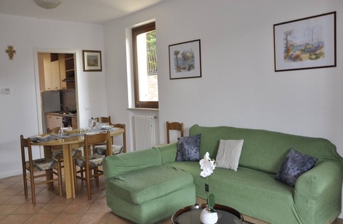 Montioni House | Holiday Home in Lazise near Ski Slopes