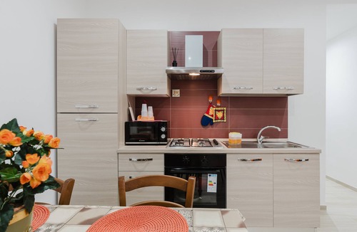 Castelvetrano House | Holiday Home 'Iris Castelvetrano' with Wi-Fi and Air Conditioning