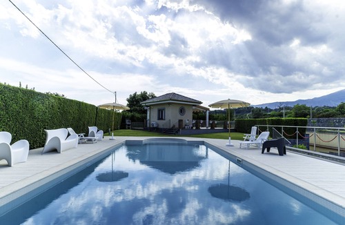 Carruba House | Holiday Home 'Tropical House' with Sea View, Private Pool & Wi-Fi