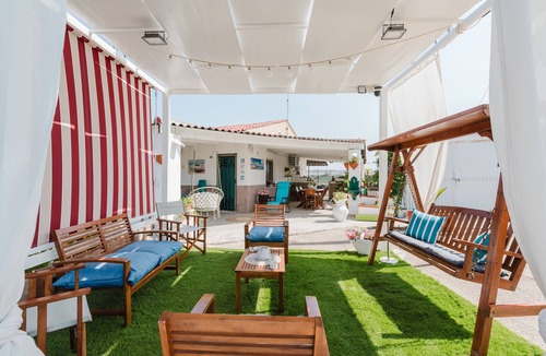 Contrada Fiori Sud House | Holiday Home 'La Del Mare' with Private Garden, Wi-Fi and Air Conditioning