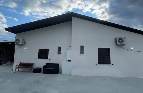 Corigliano Calabro House | Holiday Home 'Castello Ducale' with Shared Terrace, Wi-Fi and Air Conditioning